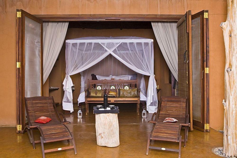 Okahirongo Elephant Lodge Purros Екстер'єр фото